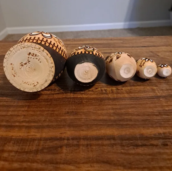 👀 Hand-Painted Russian Nesting Dolls - Picture 6 of 7